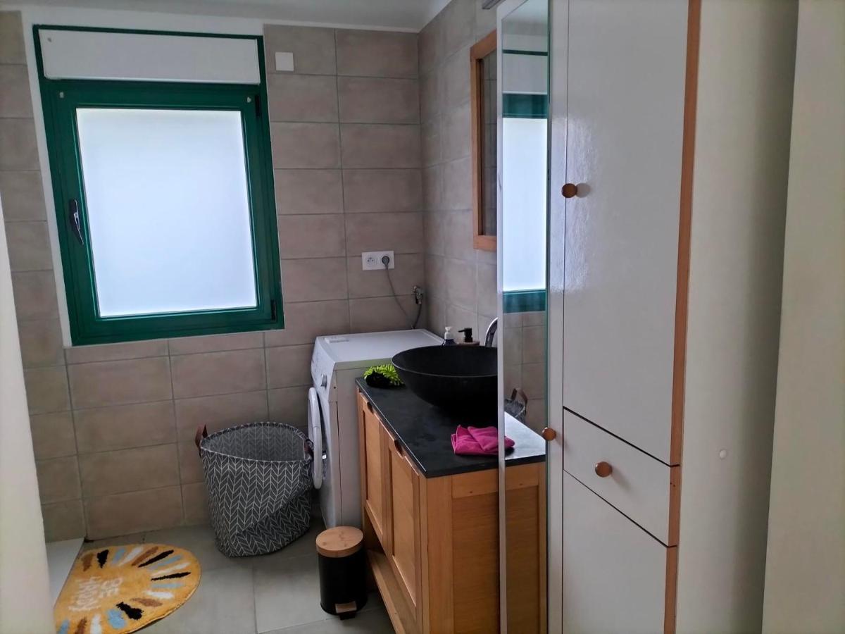 Appartement Au Centre Ville Avec Un Beau Jardin Prive Lannion Bagian luar foto