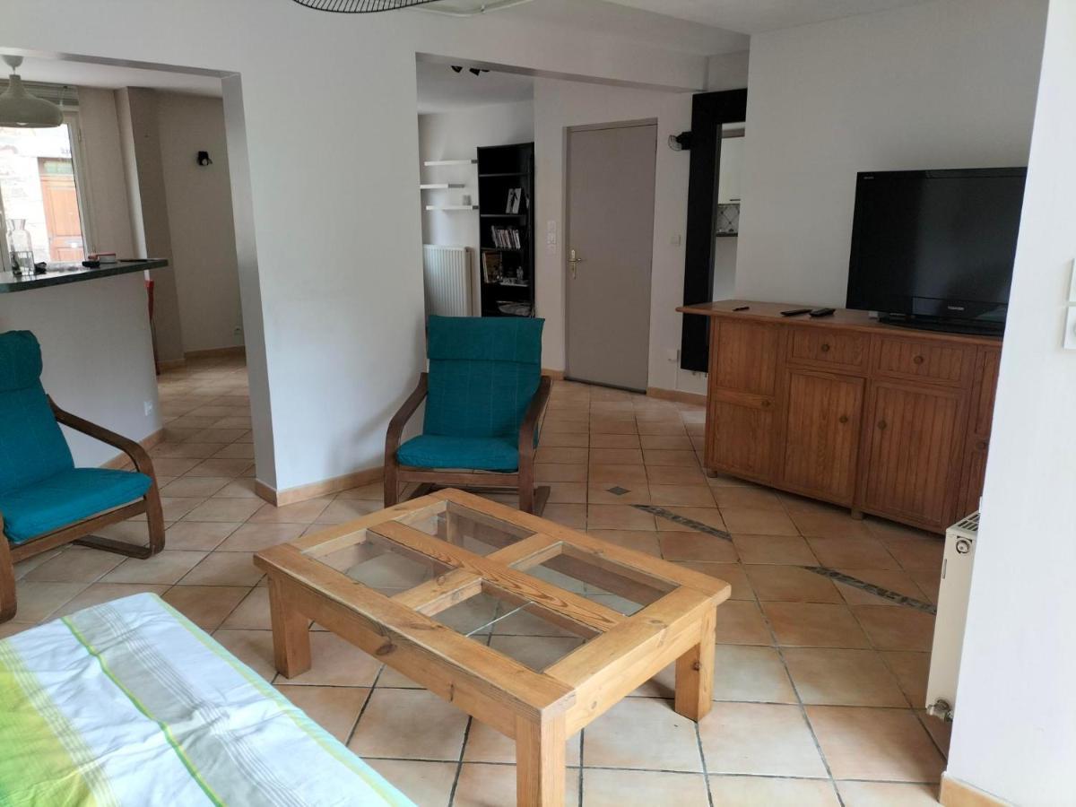 Appartement Au Centre Ville Avec Un Beau Jardin Prive Lannion Bagian luar foto