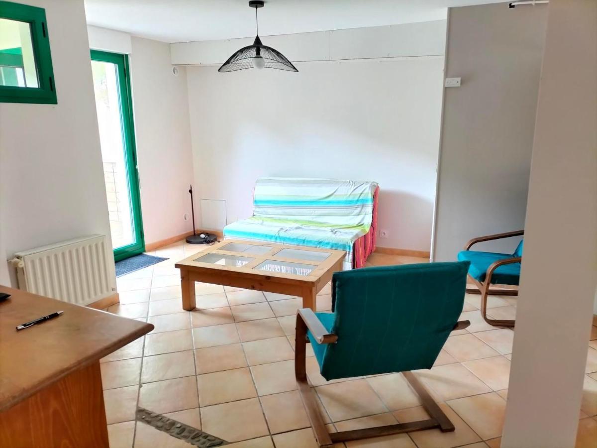 Appartement Au Centre Ville Avec Un Beau Jardin Prive Lannion Bagian luar foto